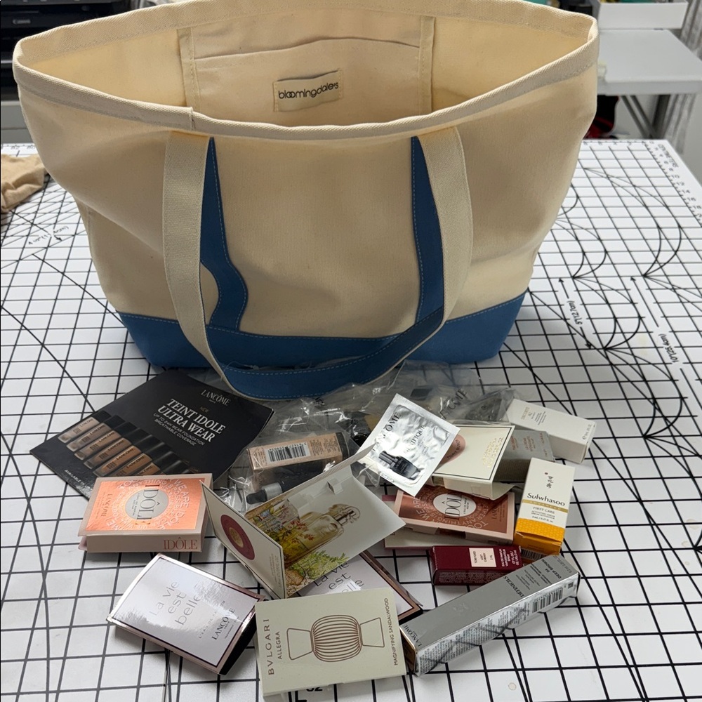 Bloomingdale's Cream and Blue Canvas Tote
